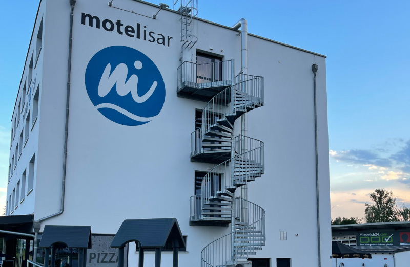 Flucht-Spindeltreppe mit Dachaufstieg